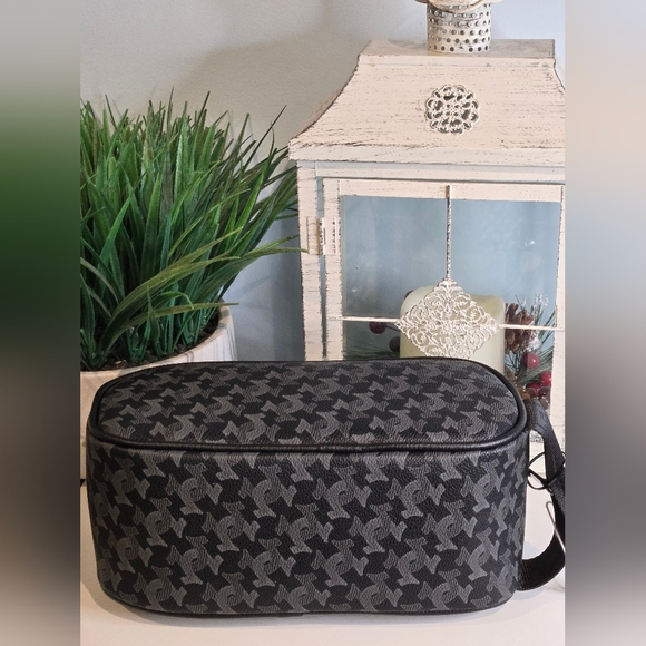 True Religion Black Patterned Men's Toiletry Bag - Picture 4 of 5